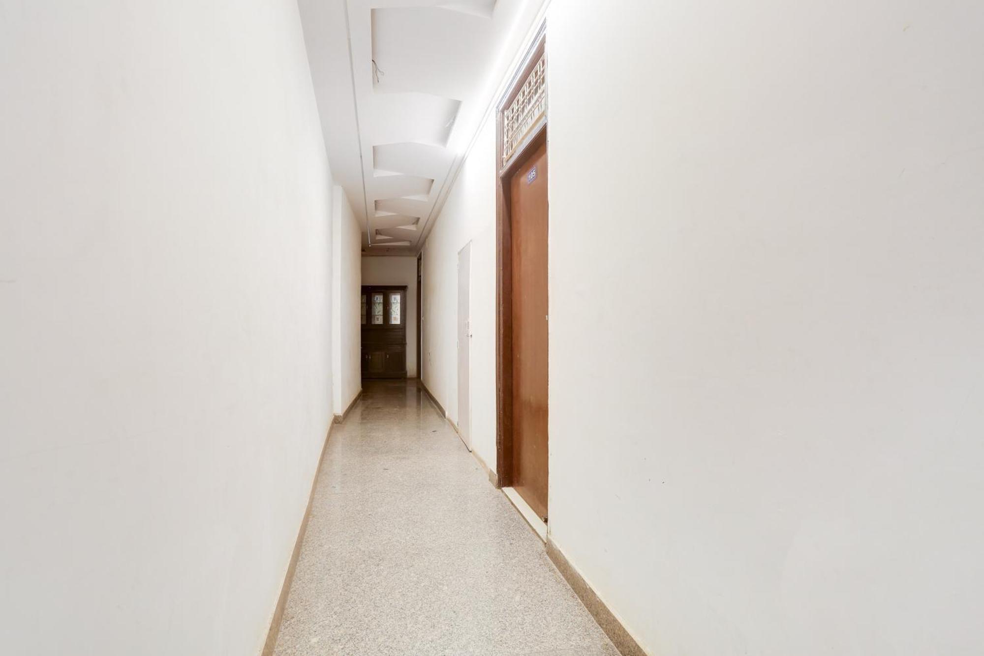 Hotel O Royal Guest House Garhi Harsaru Kültér fotó