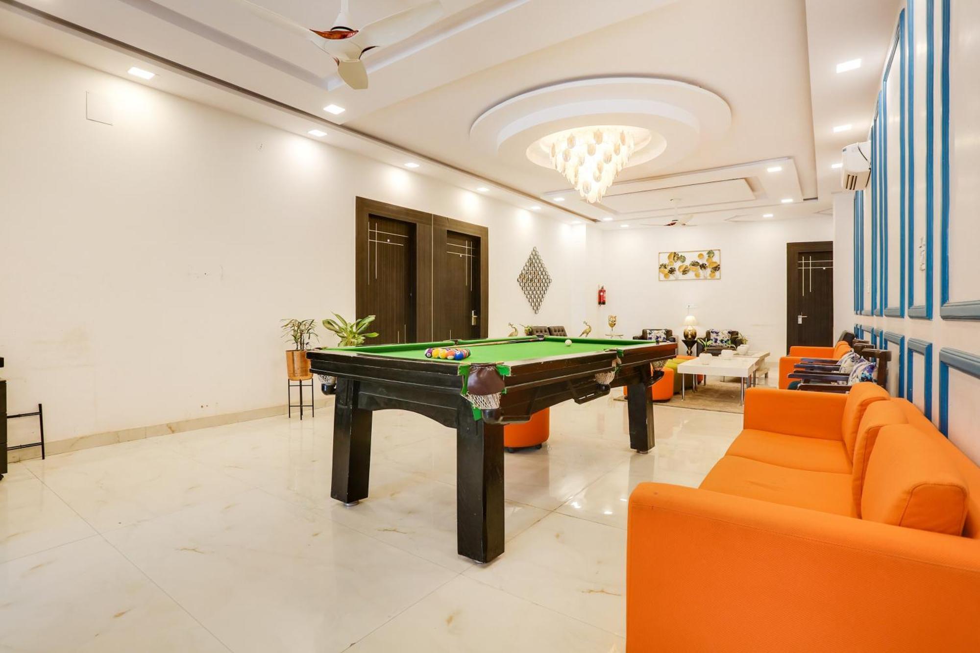 Hotel O Royal Guest House Garhi Harsaru Kültér fotó